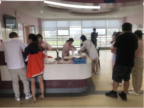 良辰吉日喜牽手，貼心服務(wù)保健康——安寧市婦計(jì)中心為184對(duì)新人提供免費(fèi)婚檢與健康咨詢服務(wù)